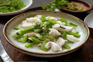 91豆花榨菜葱花咸豆花，翠绿葱花与红色榨菜点缀在嫩白豆花上，家常朴实的早餐风味